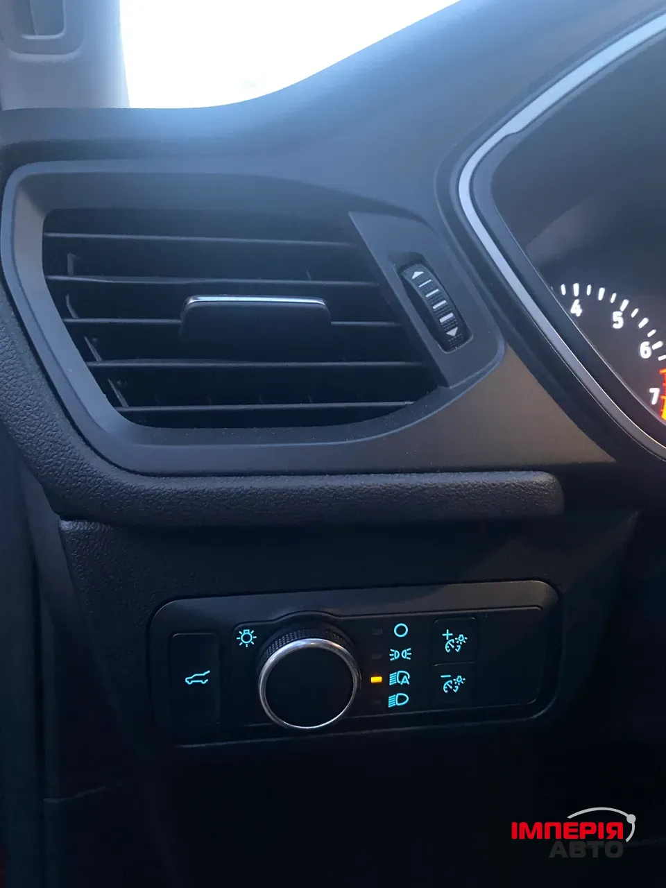 Ford Escape - фото 14