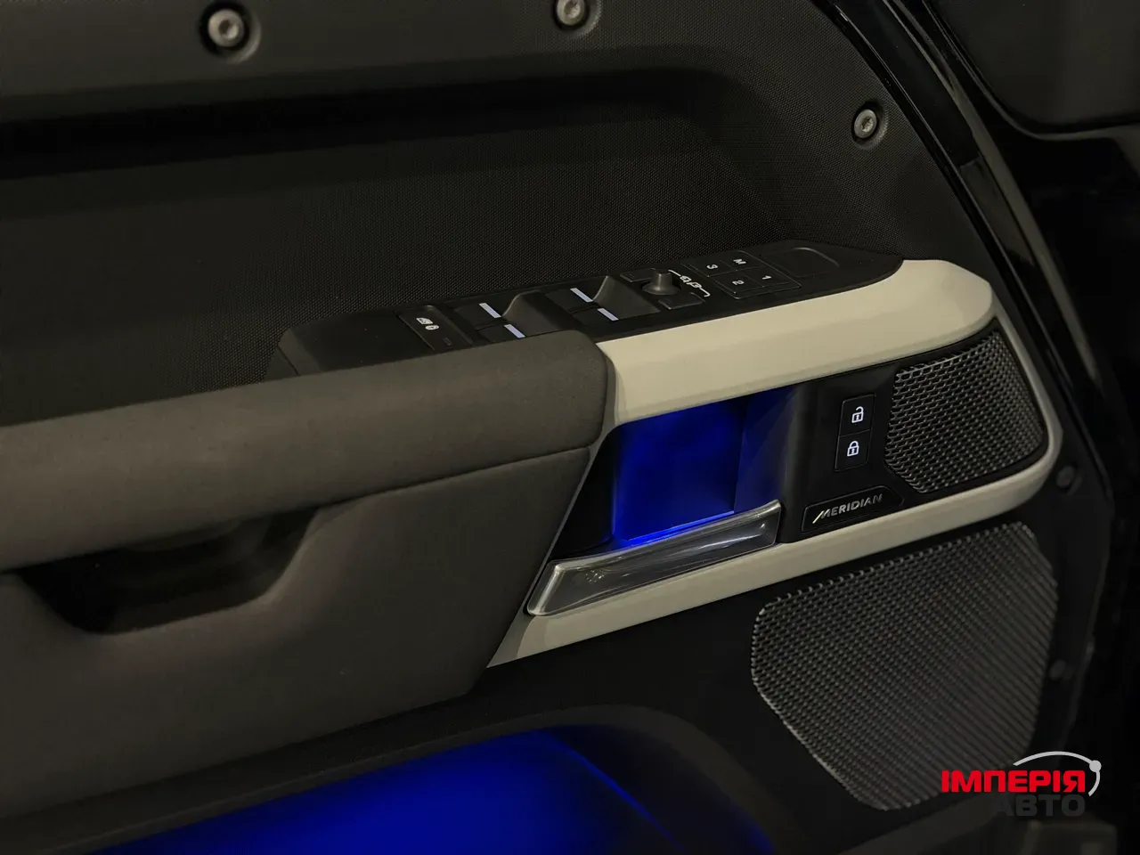 Land Rover Defender - фото 15