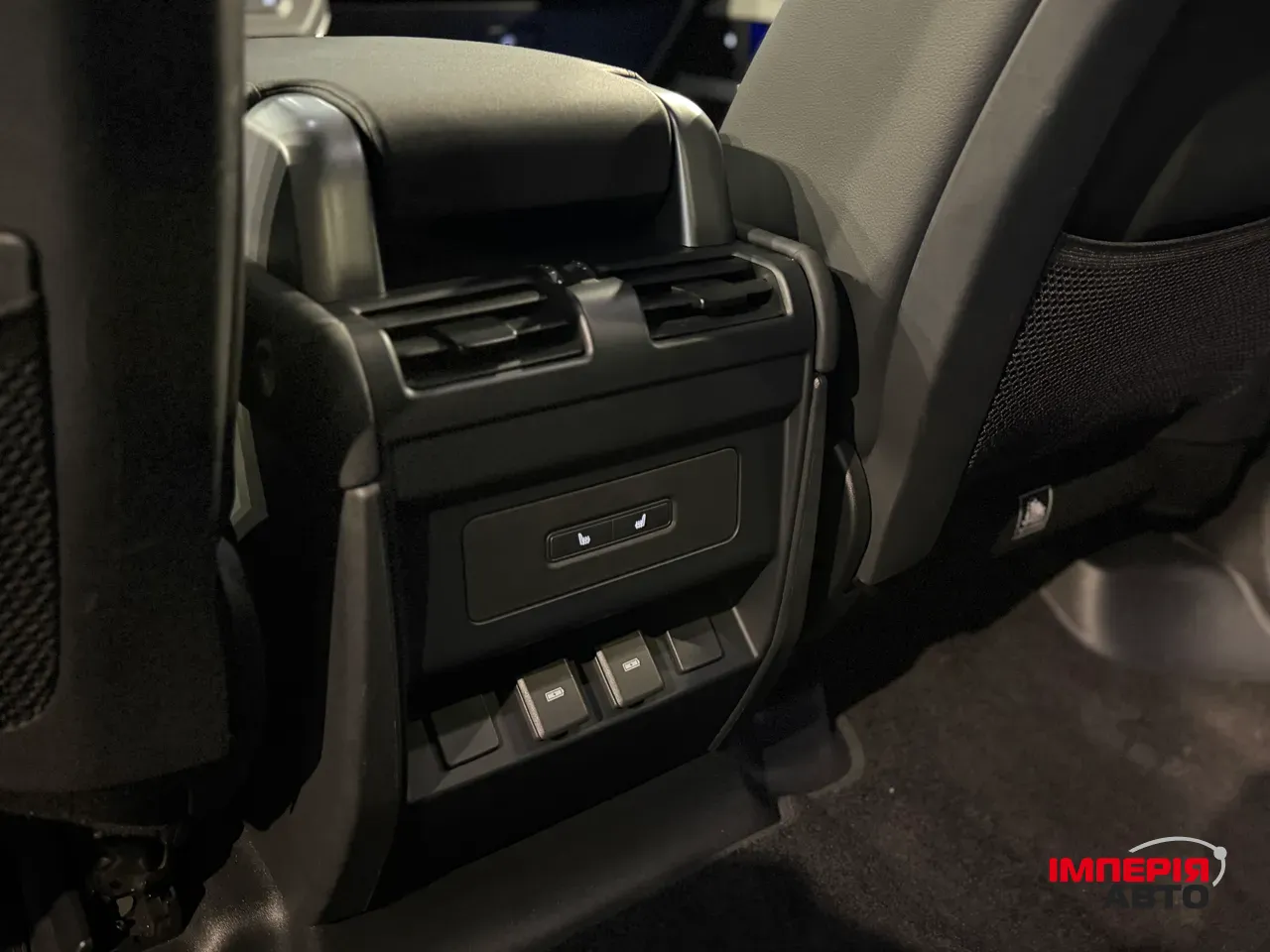 Land Rover Defender - фото 26