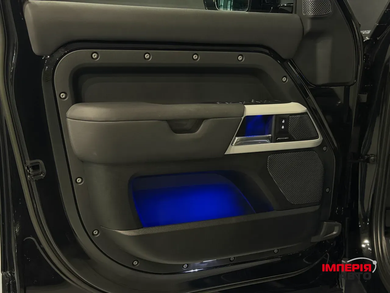 Land Rover Defender - фото 14