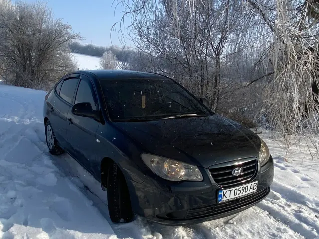Hyundai Elantra - фото 1