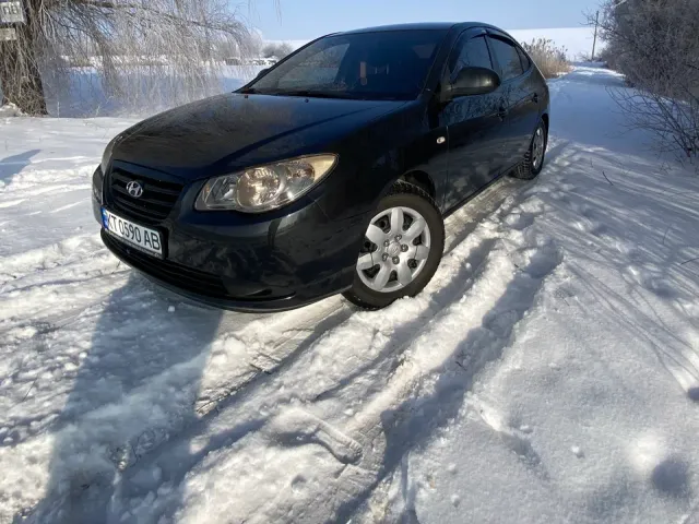 Hyundai Elantra - фото 3