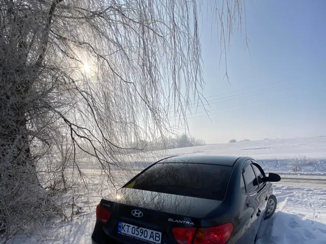 Hyundai Elantra - фото 2