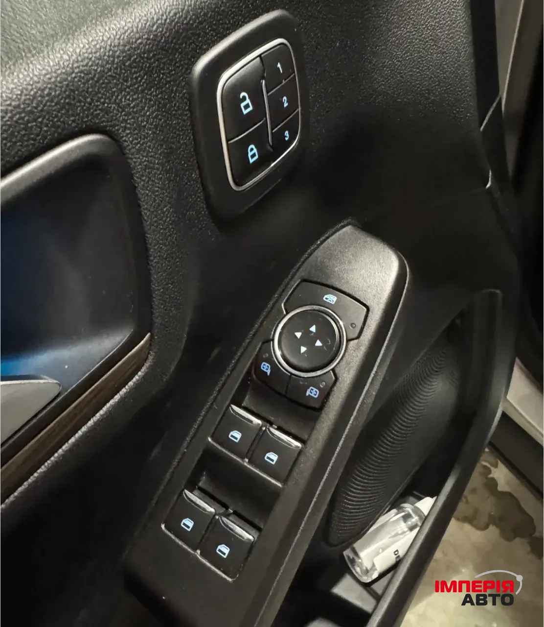 Ford Escape - фото 8