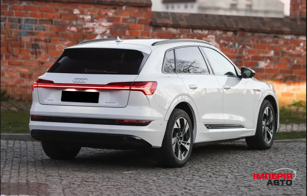 Audi e-tron - фото 5