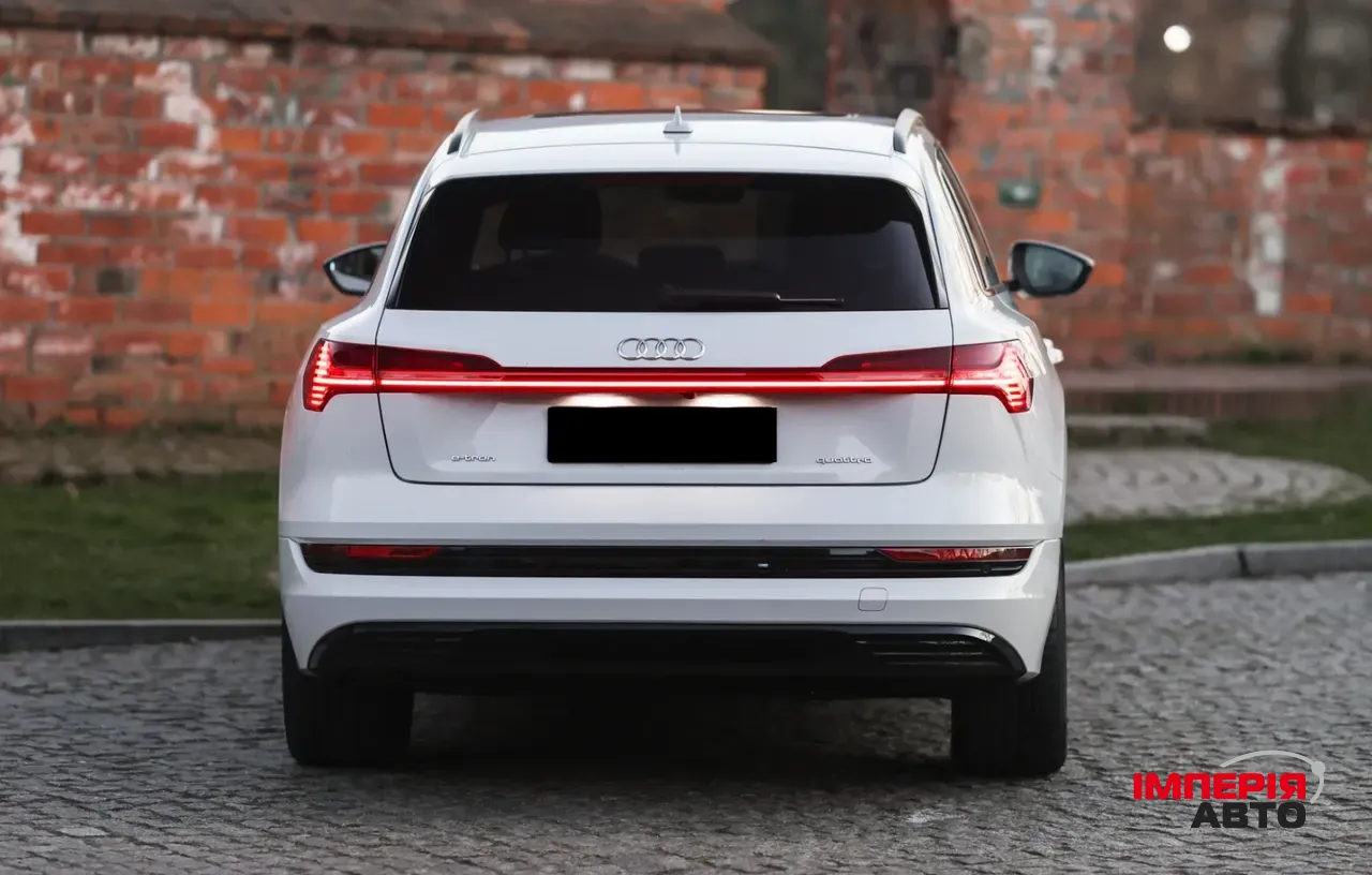 Audi e-tron - фото 6