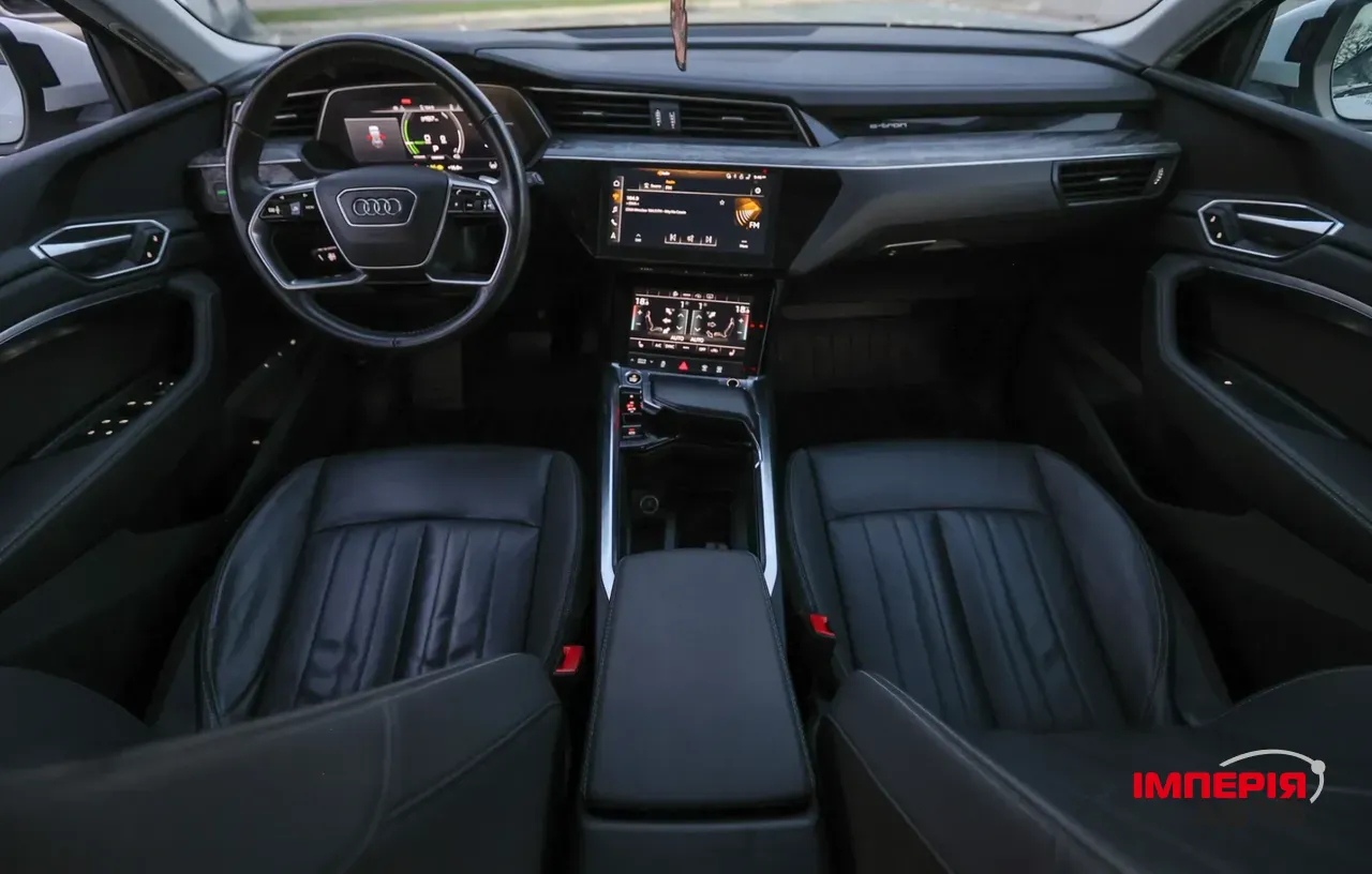 Audi e-tron - фото 22