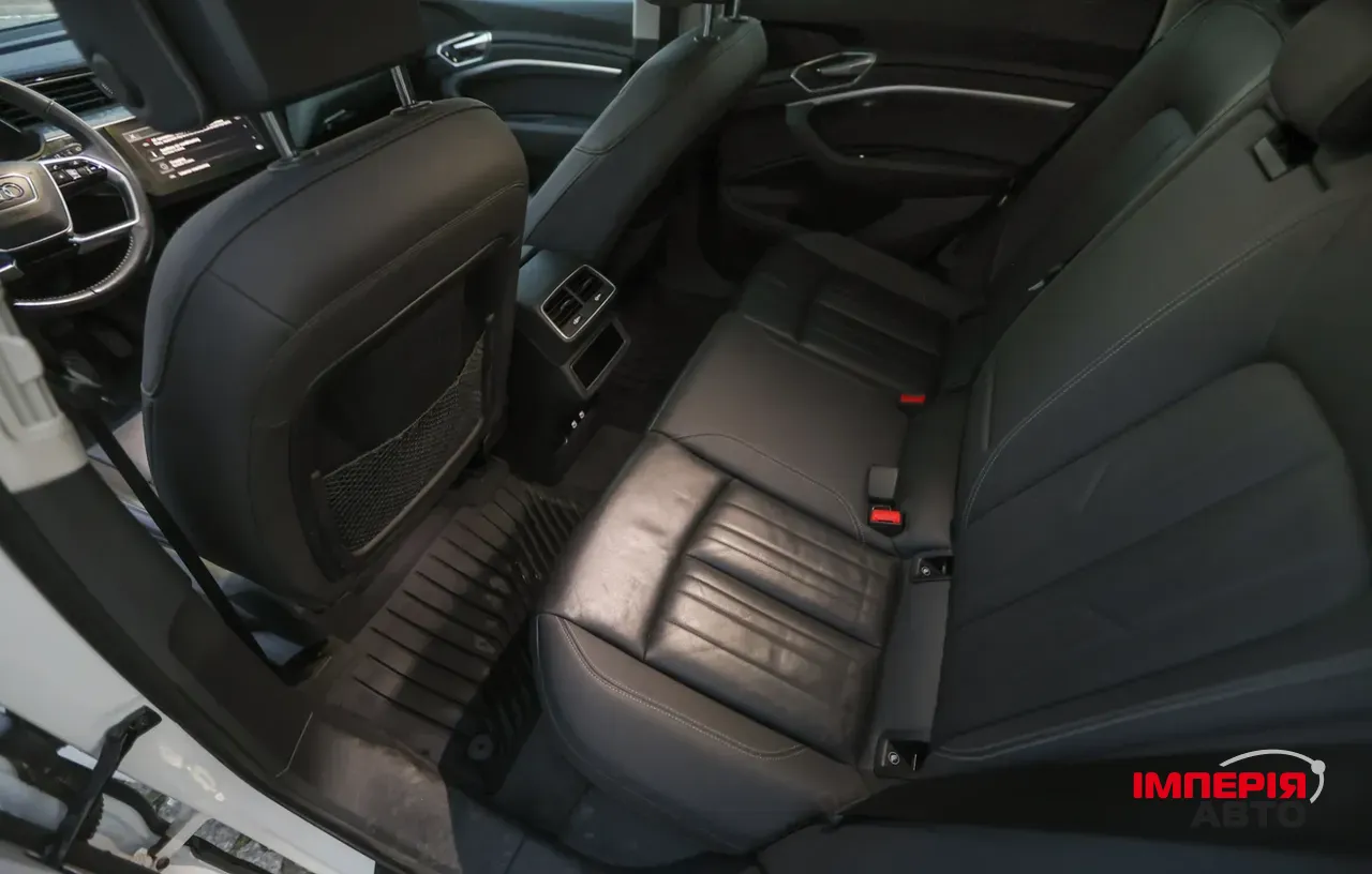 Audi e-tron - фото 17