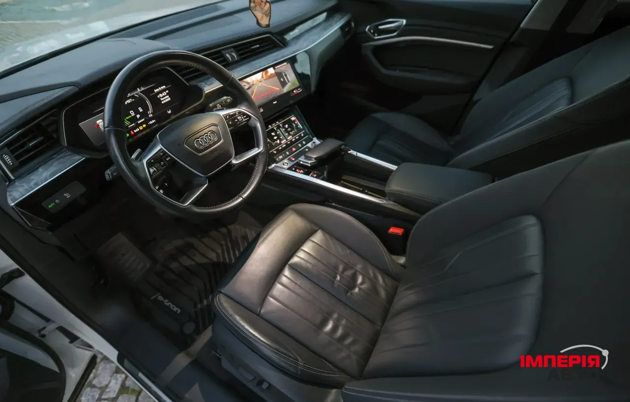 Audi e-tron - фото 11