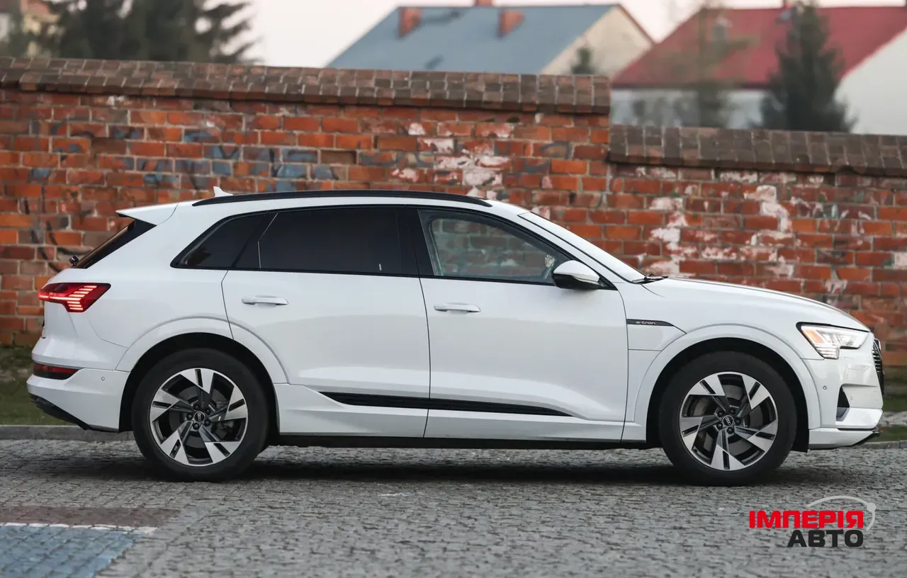 Audi e-tron - фото 4