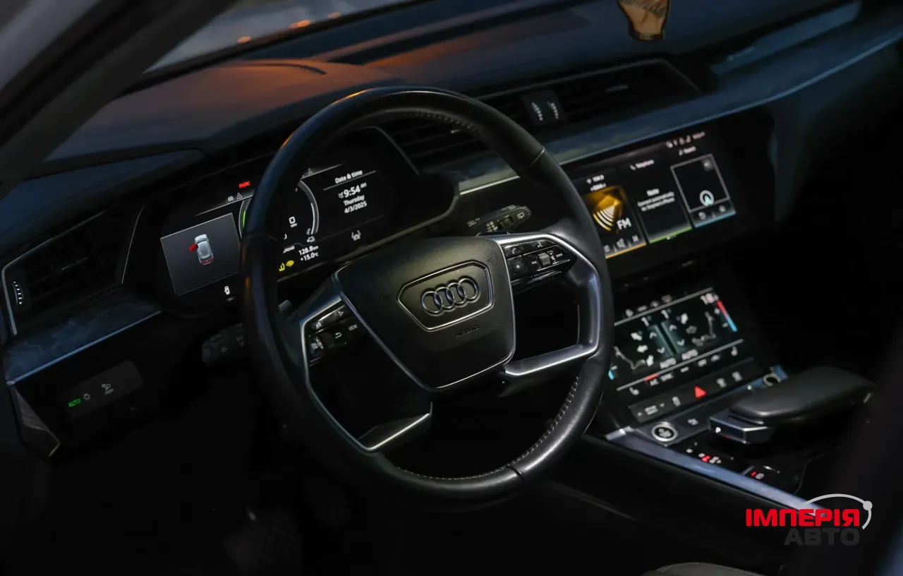 Audi e-tron - фото 12
