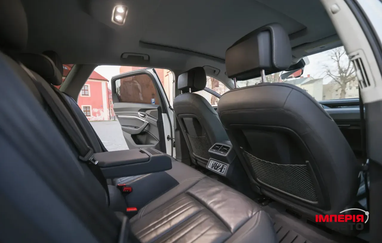Audi e-tron - фото 21