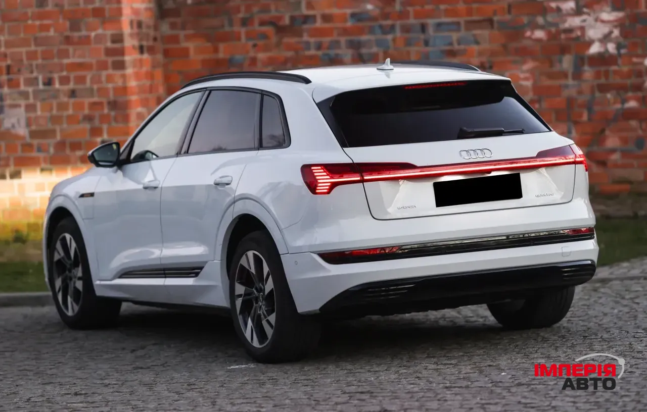 Audi e-tron - фото 7