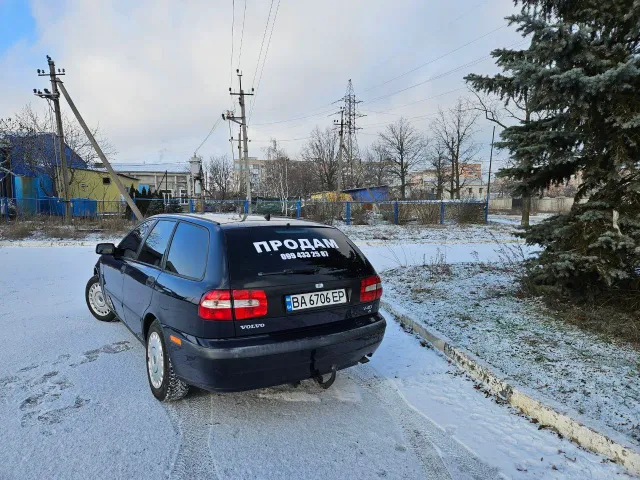 Volvo V40 - фото 2