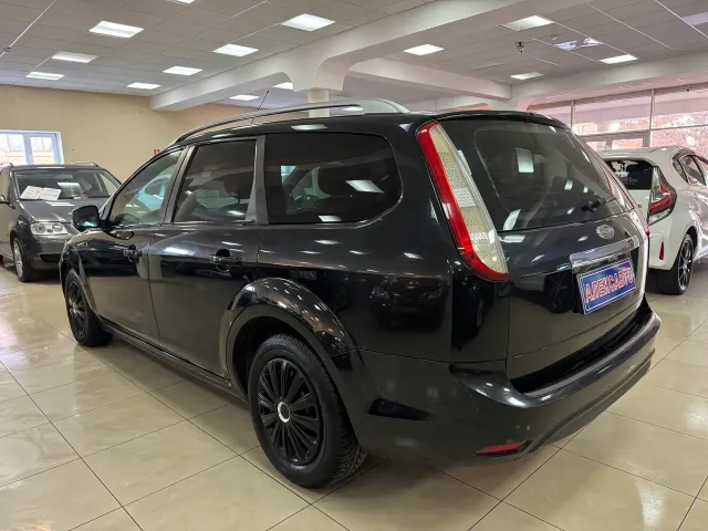 Ford Focus - фото 4