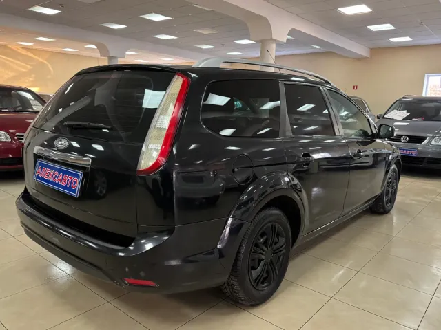 Ford Focus - фото 5