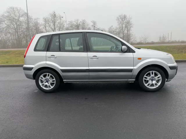 Ford Fusion - фото 4