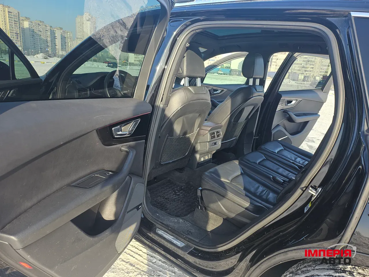 Audi Q7 - фото 11