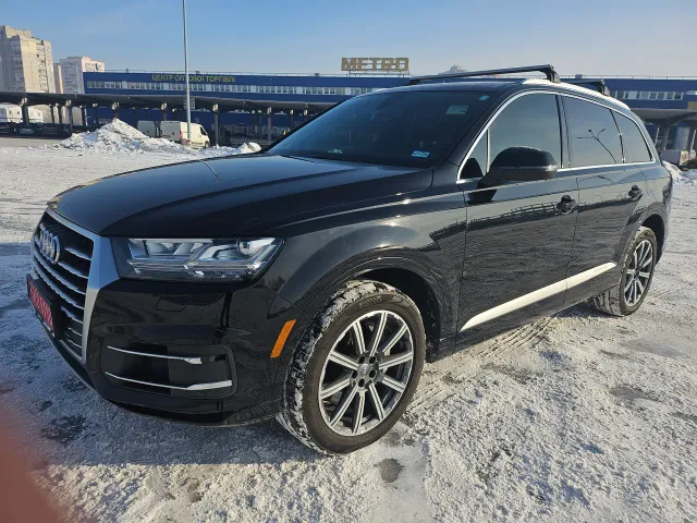 Audi Q7 - фото 1