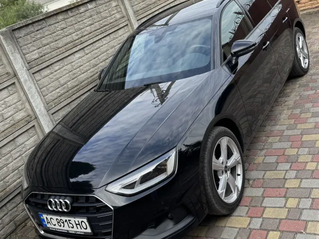 Audi A4 - фото 1