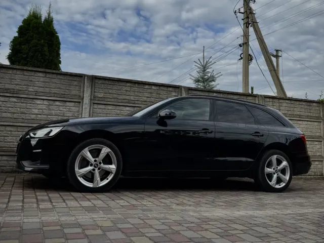 Audi A4 - фото 2