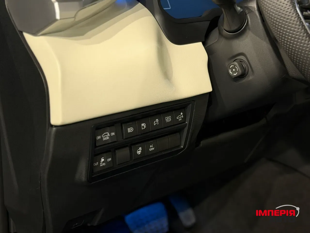 Toyota Sequoia - фото 19