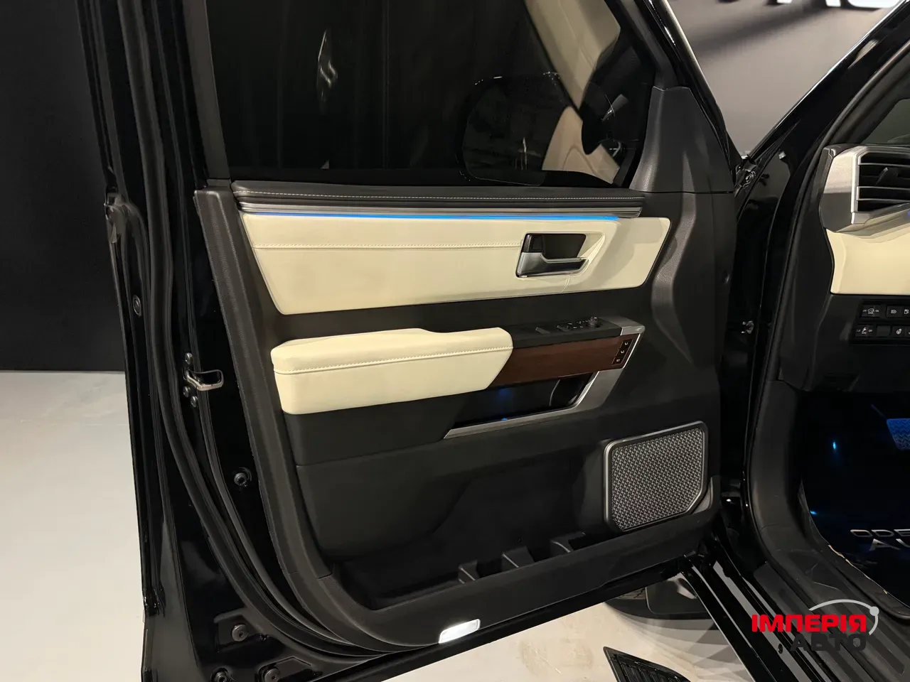 Toyota Sequoia - фото 16