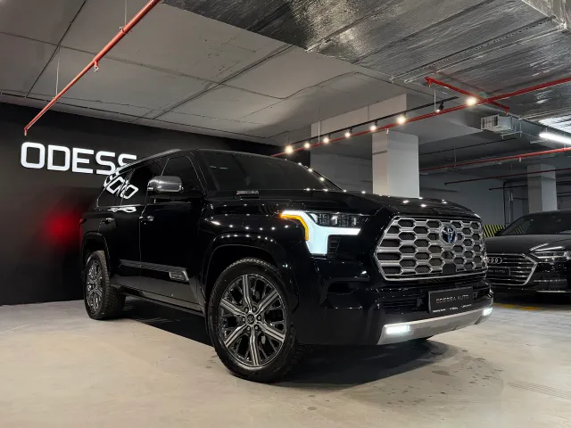 Toyota Sequoia - фото 2