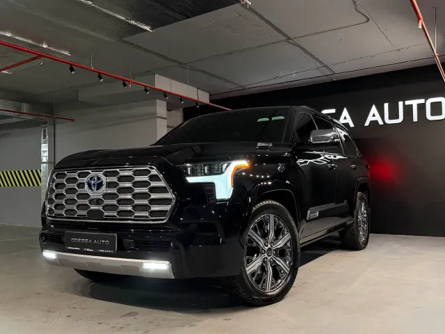 Toyota Sequoia - фото 4