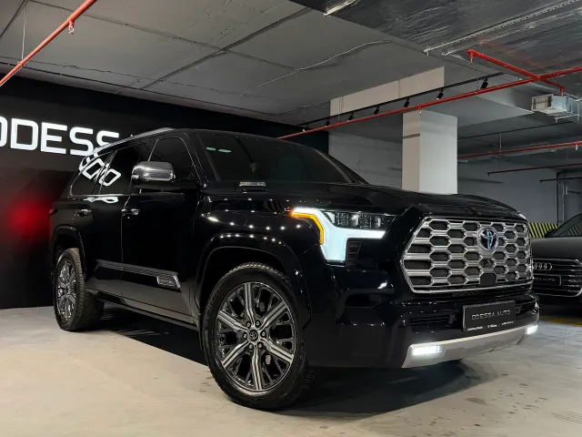 Toyota Sequoia - фото 3