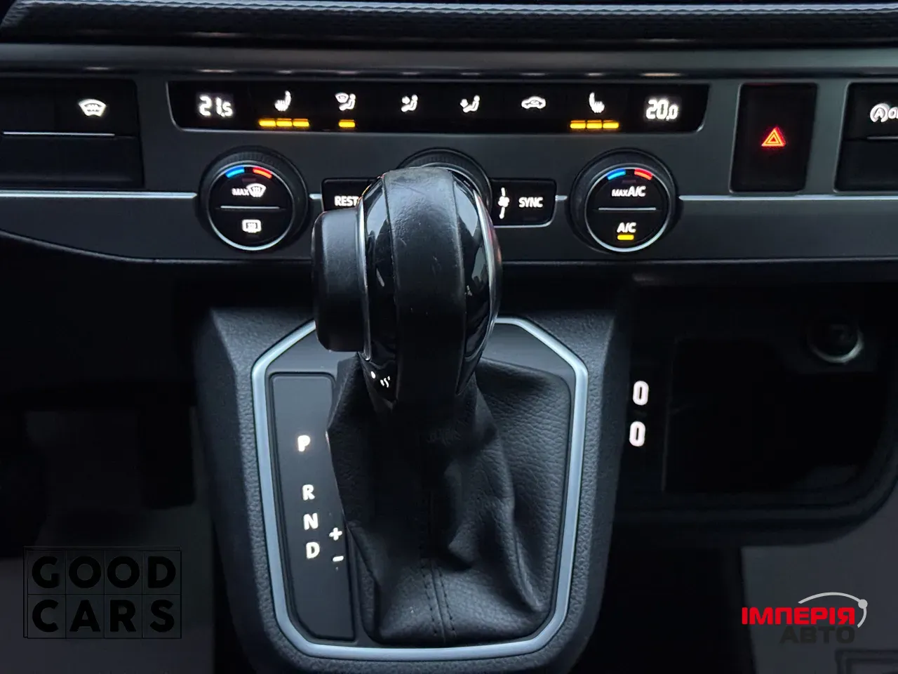 Volkswagen Multivan - фото 39