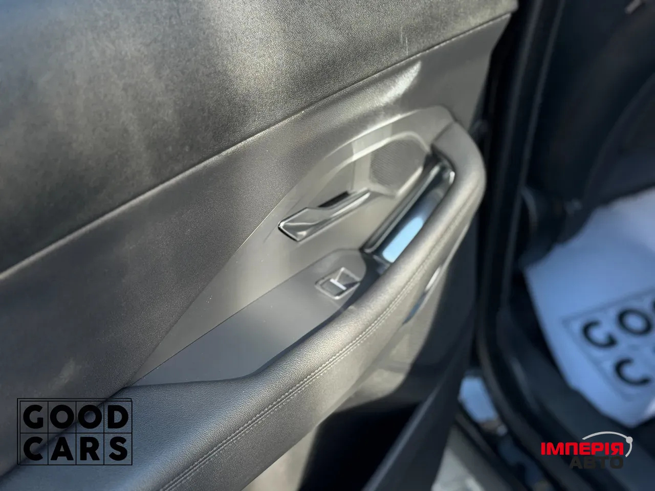 Jaguar E-Pace - фото 23