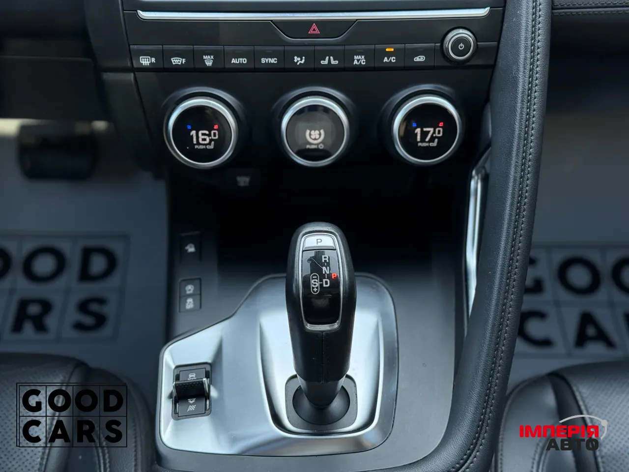 Jaguar E-Pace - фото 32