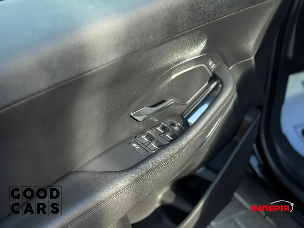 Jaguar E-Pace - фото 17