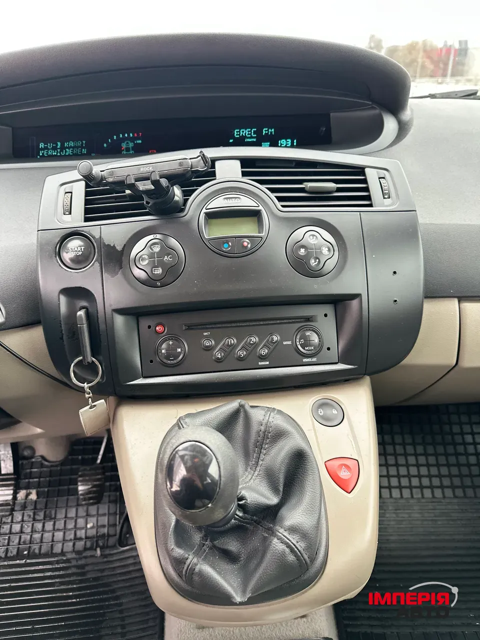 Renault Scenic - фото 15