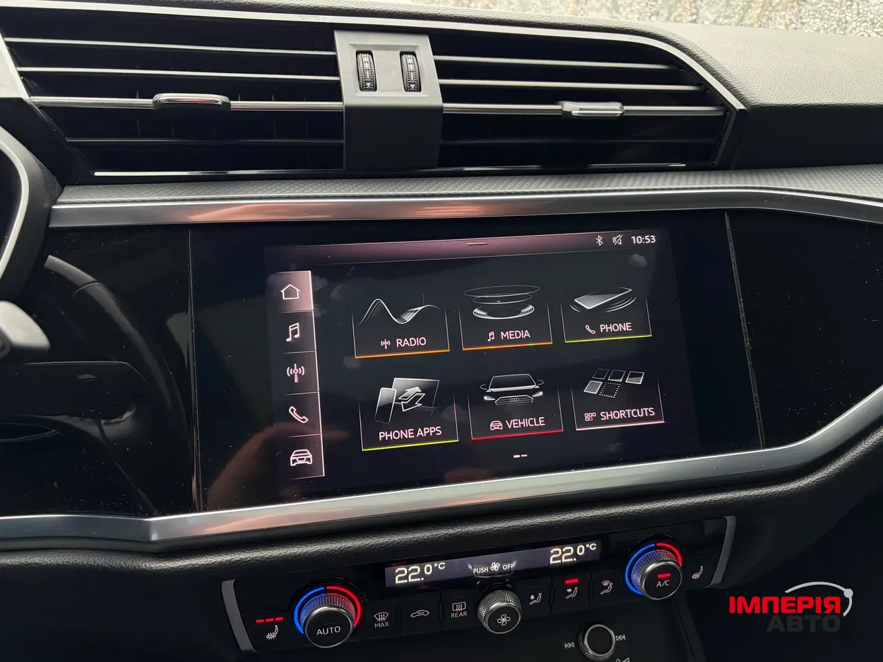 Audi Q3 - фото 23