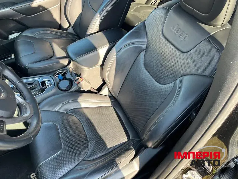 Jeep Cherokee - фото 9