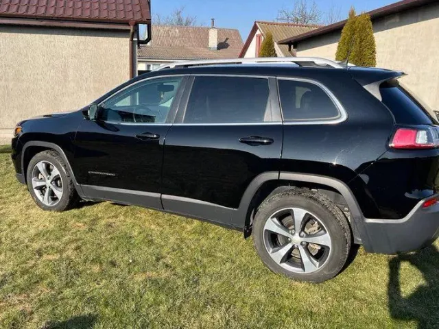 Jeep Cherokee - фото 3