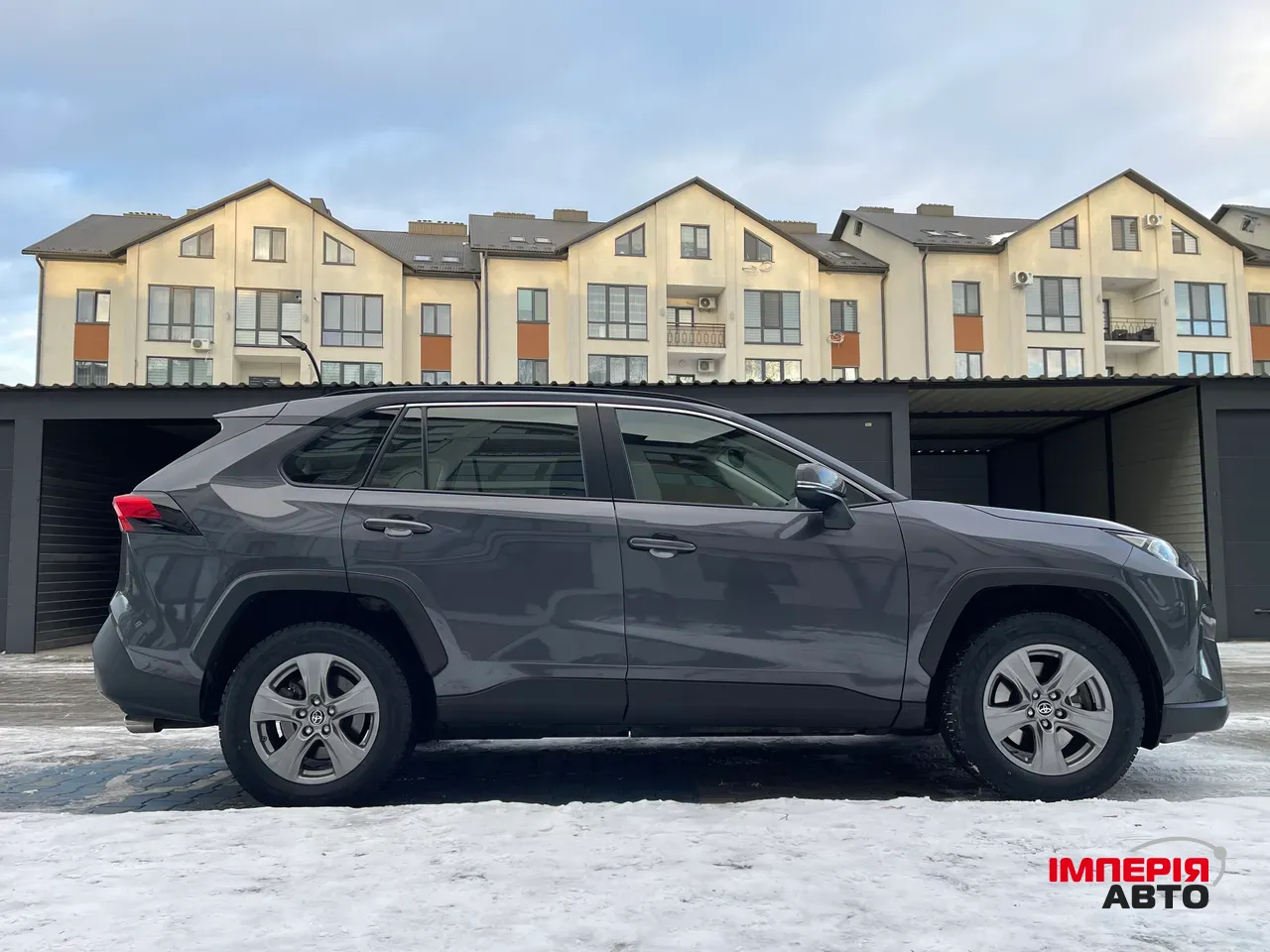 Toyota RAV4 - фото 4