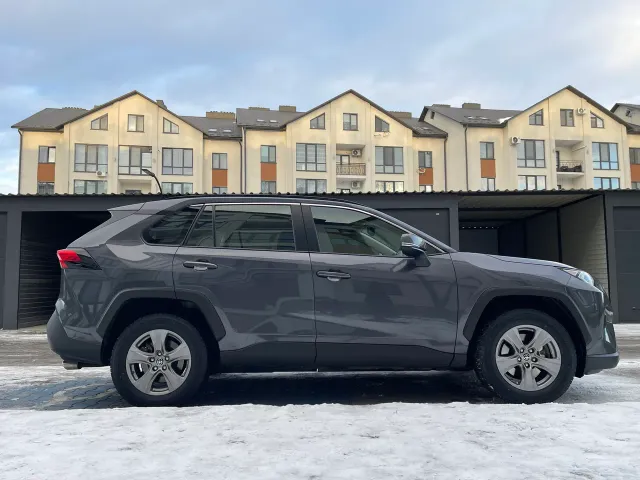 Toyota RAV4 - фото 4