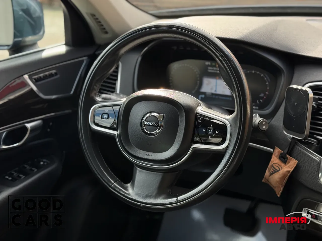 Volvo XC90 - фото 29