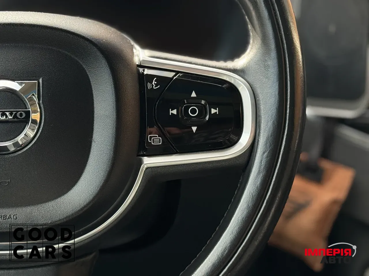 Volvo XC90 - фото 32