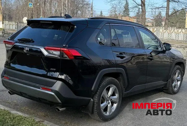 Toyota RAV4 - фото 3