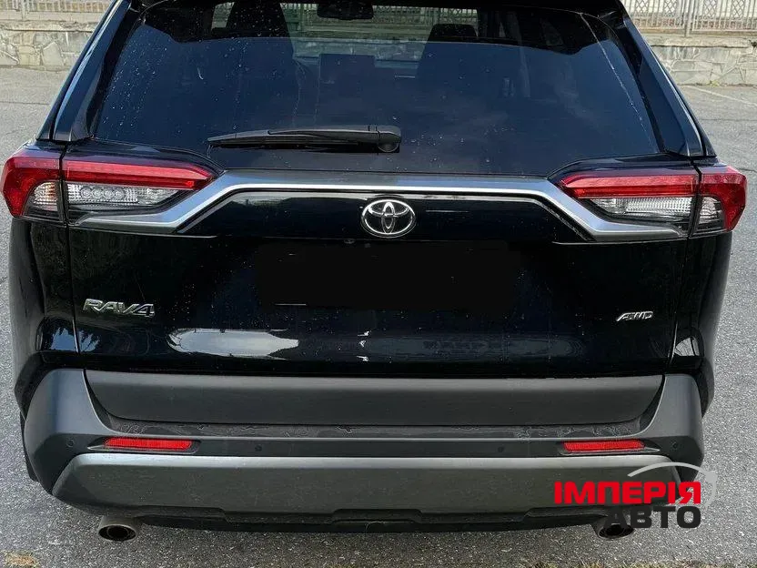 Toyota RAV4 - фото 4