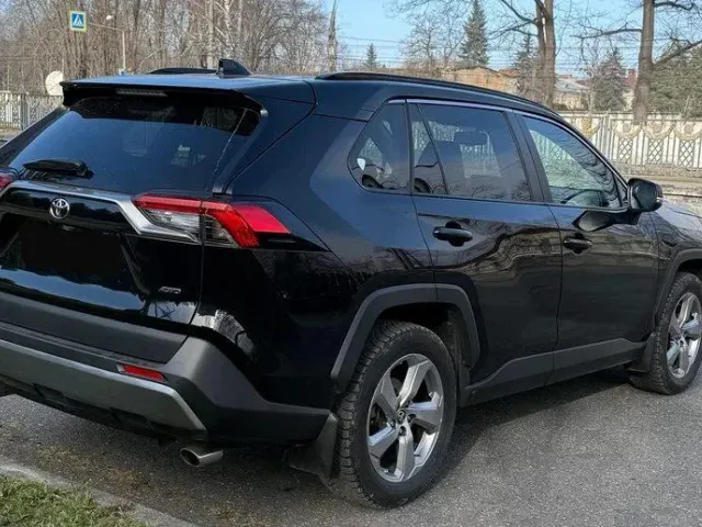 Toyota RAV4 - фото 3