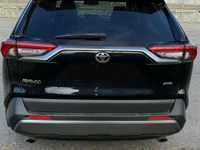 Toyota RAV4 - фото 4