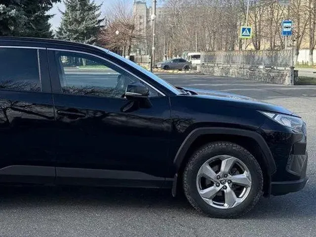 Toyota RAV4 - фото 2