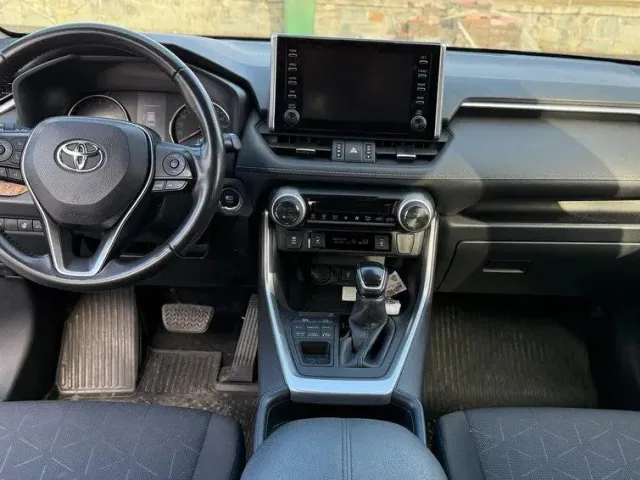 Toyota RAV4 - фото 5