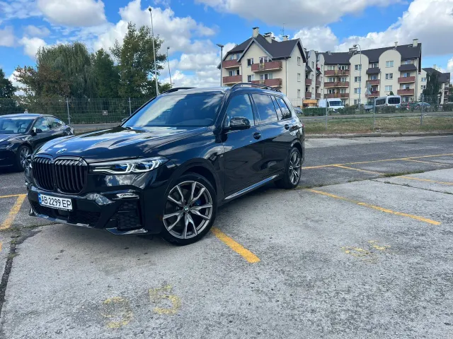 BMW X7 - фото 1