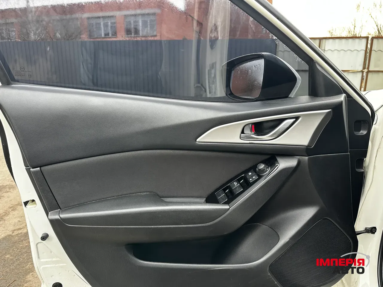 Mazda 3 - фото 8